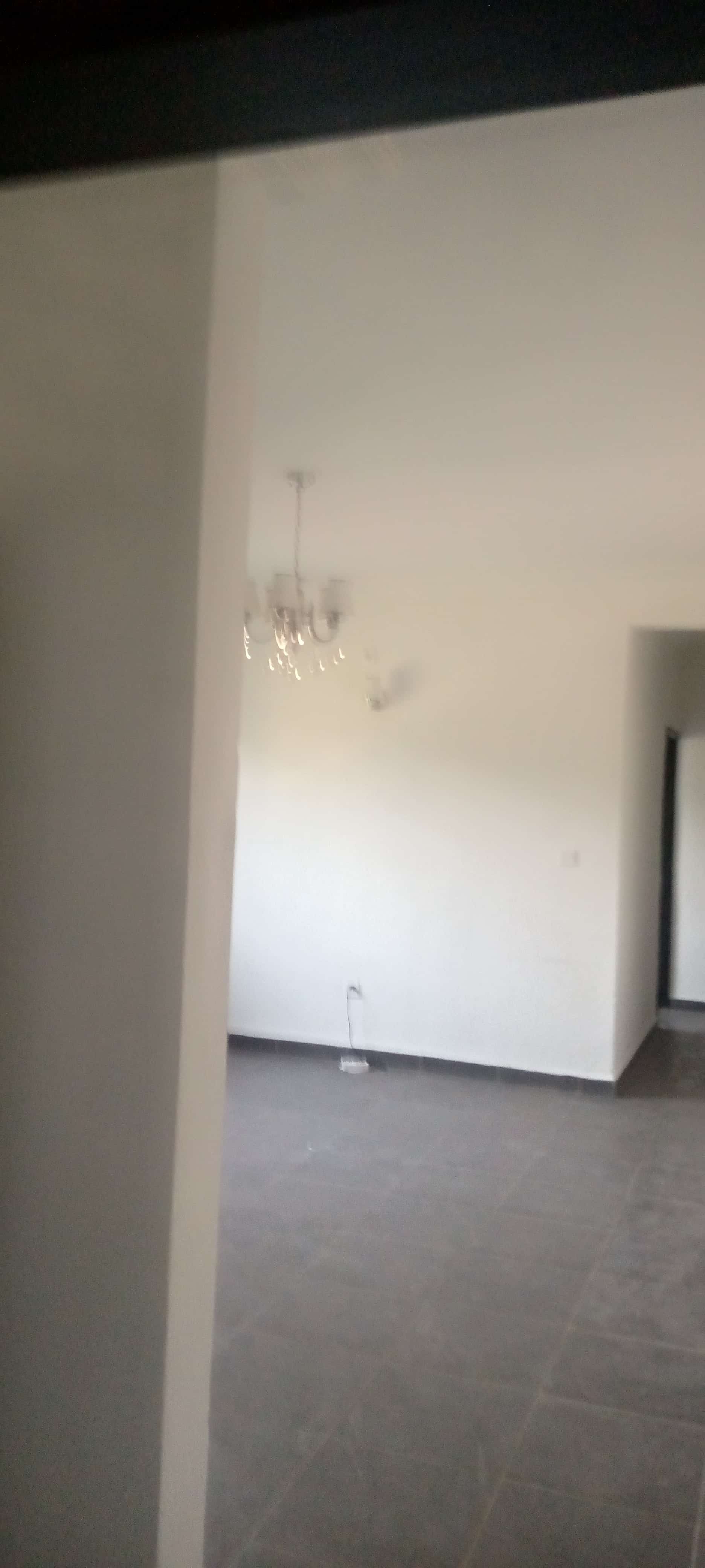 Apartment to rent - Yaoundé, Mfandena, Omnisport - 1 living room(s), 1 bedroom(s), 2 bathroom(s) - 200 000 FCFA / month