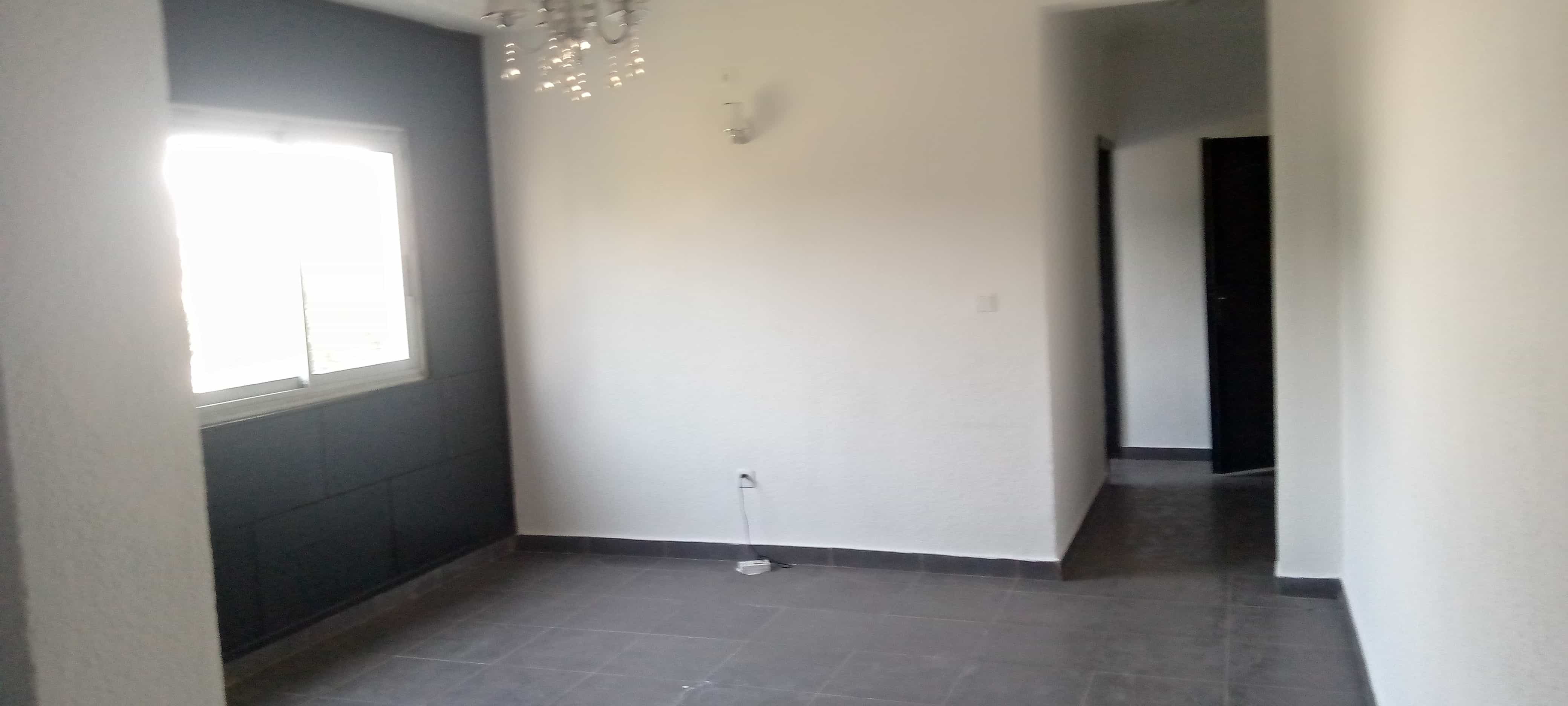 Apartment to rent - Yaoundé, Mfandena, Omnisport - 1 living room(s), 1 bedroom(s), 2 bathroom(s) - 200 000 FCFA / month