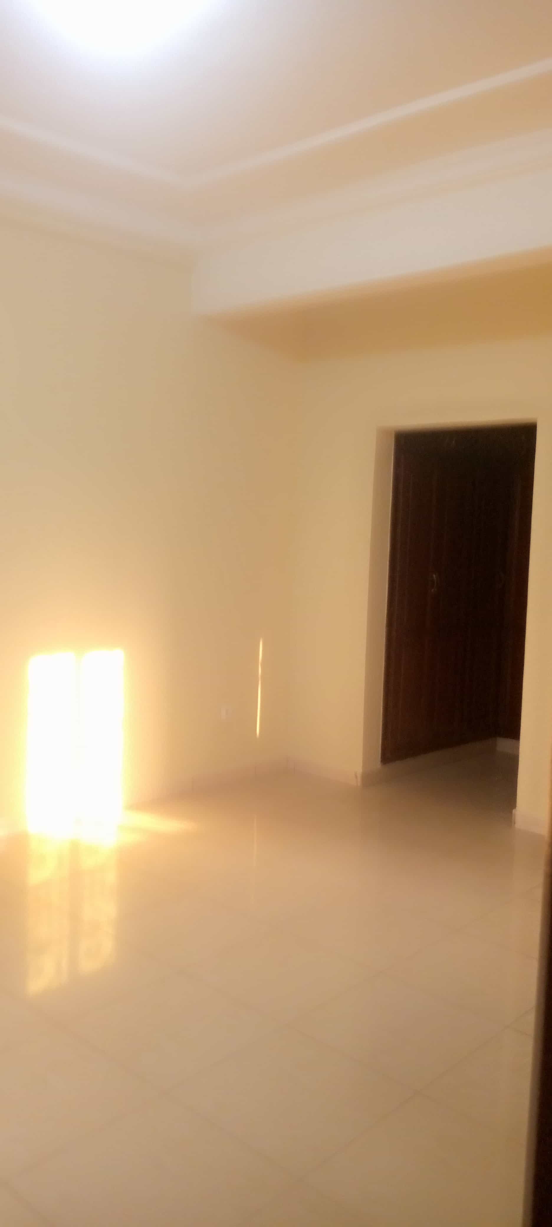 Apartment to rent - Yaoundé, Mfandena, Stv - 1 living room(s), 2 bedroom(s), 3 bathroom(s) - 500 000 FCFA / month