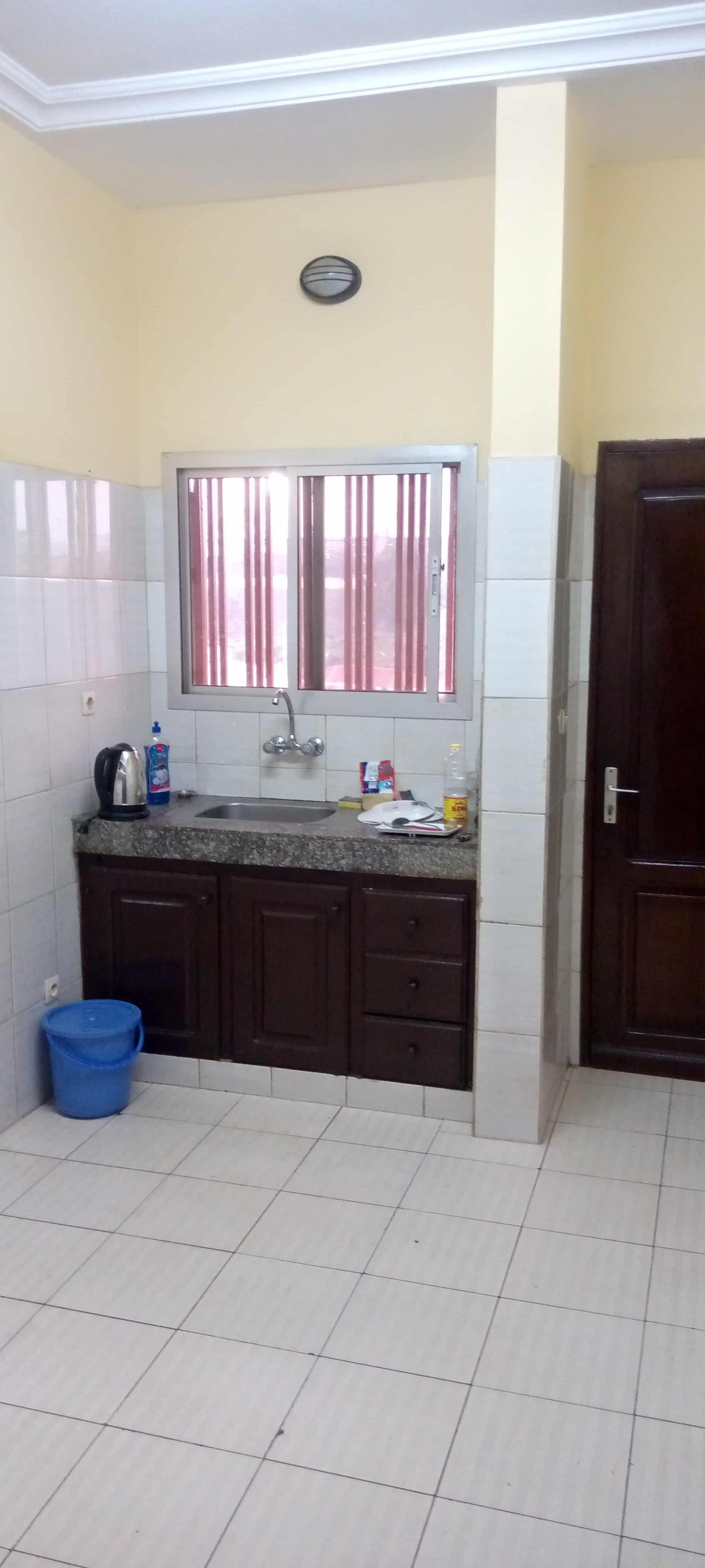 Apartment to rent - Yaoundé, Mfandena, Mfandena - 1 living room(s), 2 bedroom(s), 2 bathroom(s) - 375 000 FCFA / month