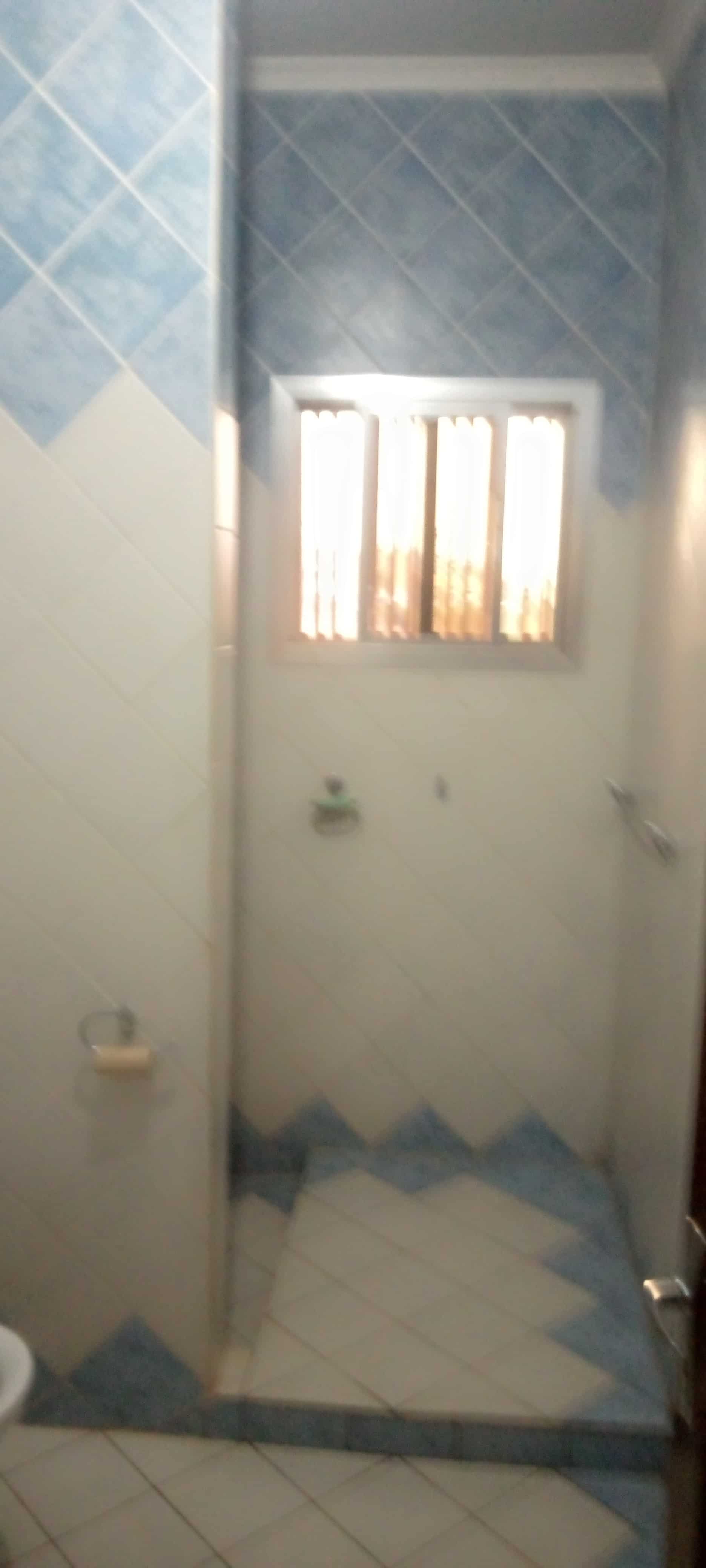 Apartment to rent - Yaoundé, Mfandena, Mfandena - 1 living room(s), 2 bedroom(s), 2 bathroom(s) - 375 000 FCFA / month