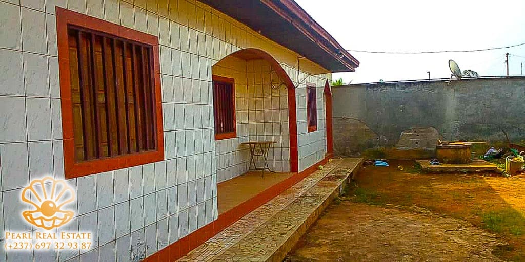 Maison (Concession) à vendre - Yaoundé, Abome, Tradex - 2 salon(s), 4 chambre(s), 4 salle(s) de bains - 40 000 000 FCFA