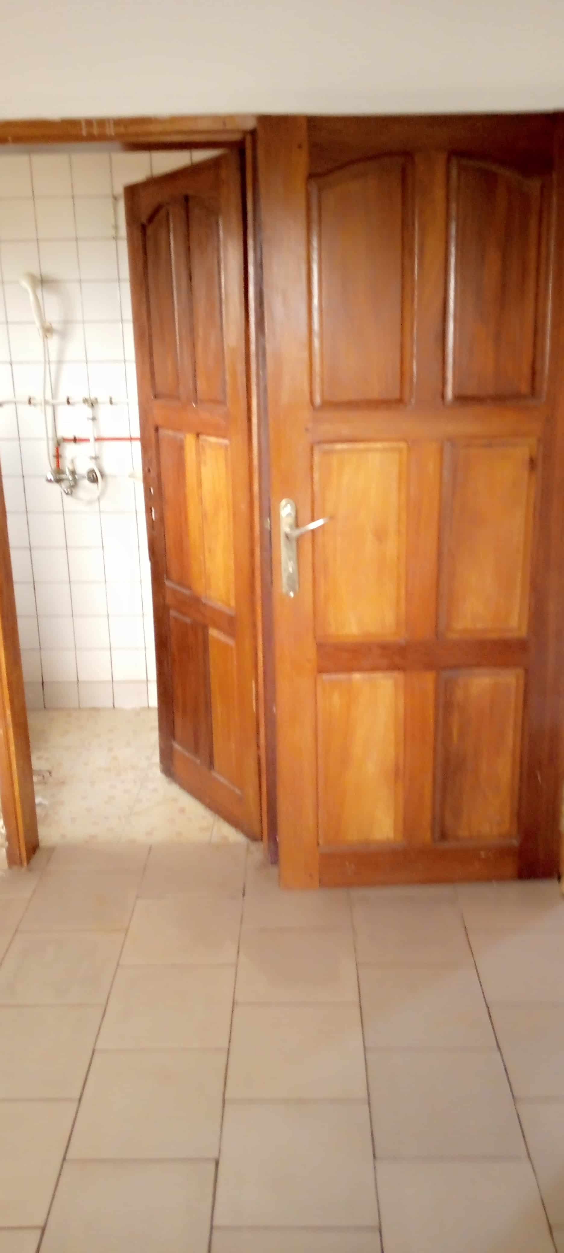 Apartment to rent - Yaoundé, Mballa II, Carrefour jamot - 1 living room(s), 2 bedroom(s), 2 bathroom(s) - 180 000 FCFA / month