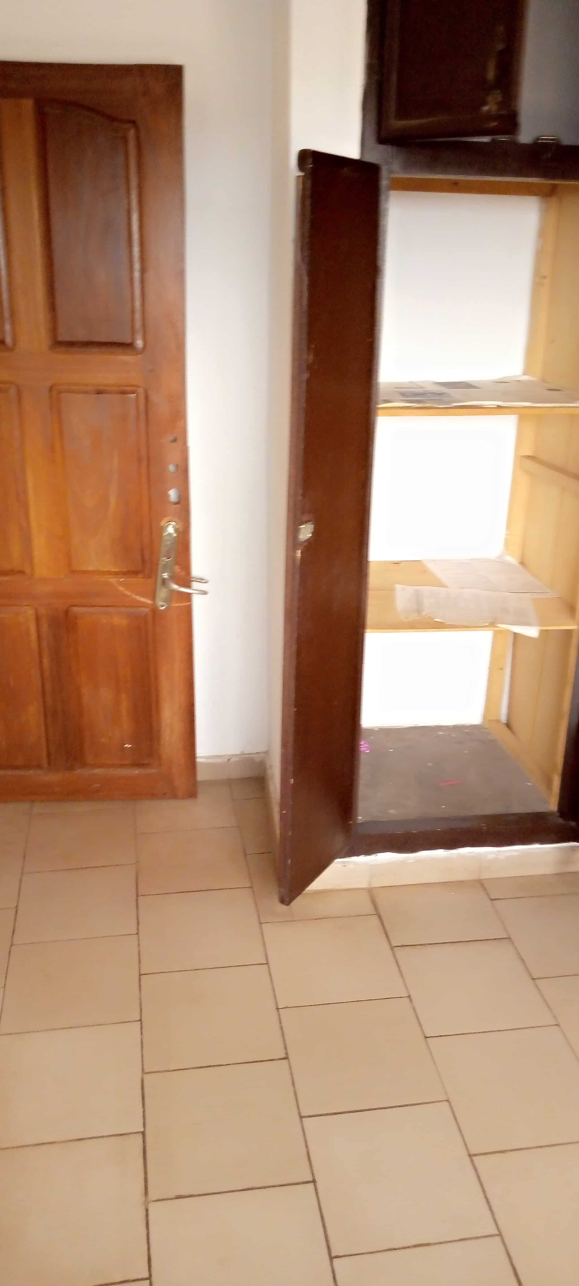 Apartment to rent - Yaoundé, Mballa II, Carrefour jamot - 1 living room(s), 2 bedroom(s), 2 bathroom(s) - 180 000 FCFA / month