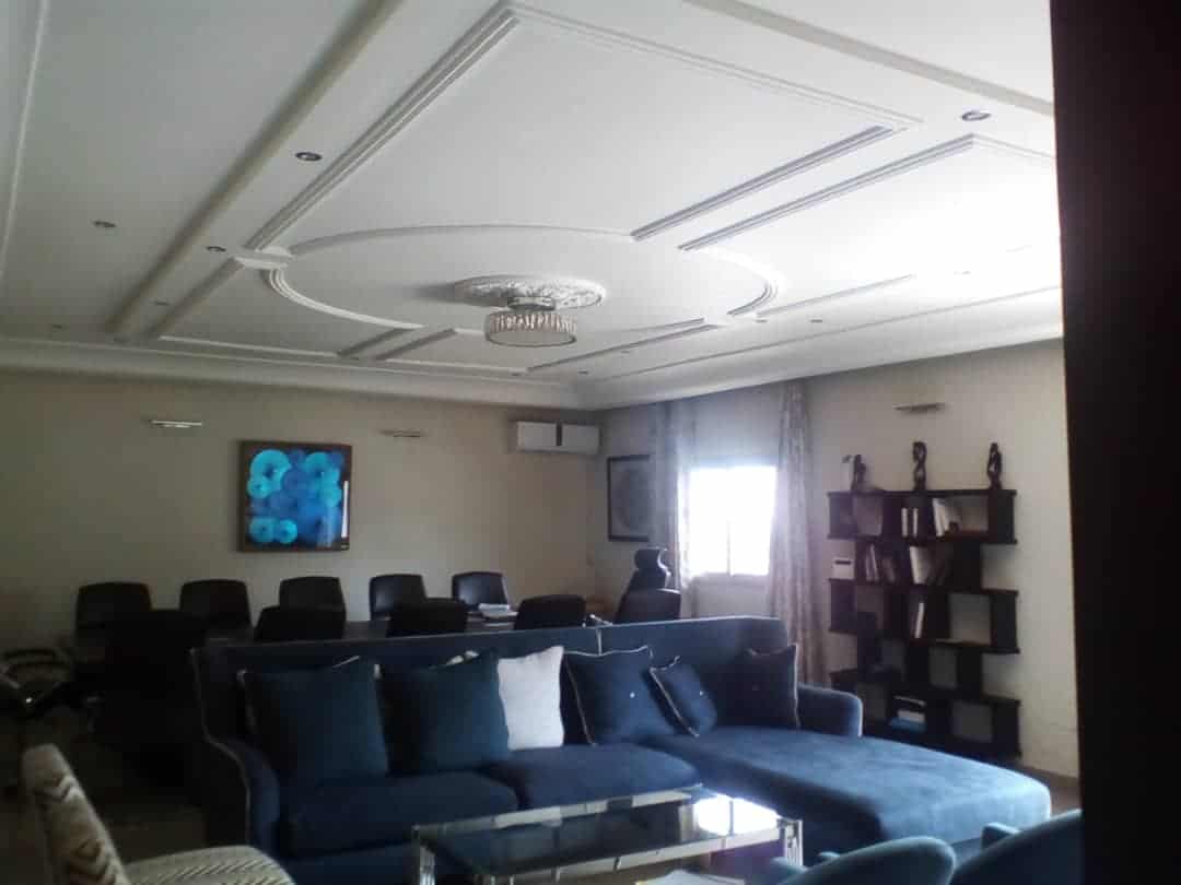 Maison (Villa) à vendre - Yaoundé, Bastos, Nb: c'est deux  villas  à vendre sur un terrain de 700m2 au prix de 350 millions négociable - 1 salon(s), 3 chambre(s), 2 salle(s) de bains - 350 000 000 FCFA