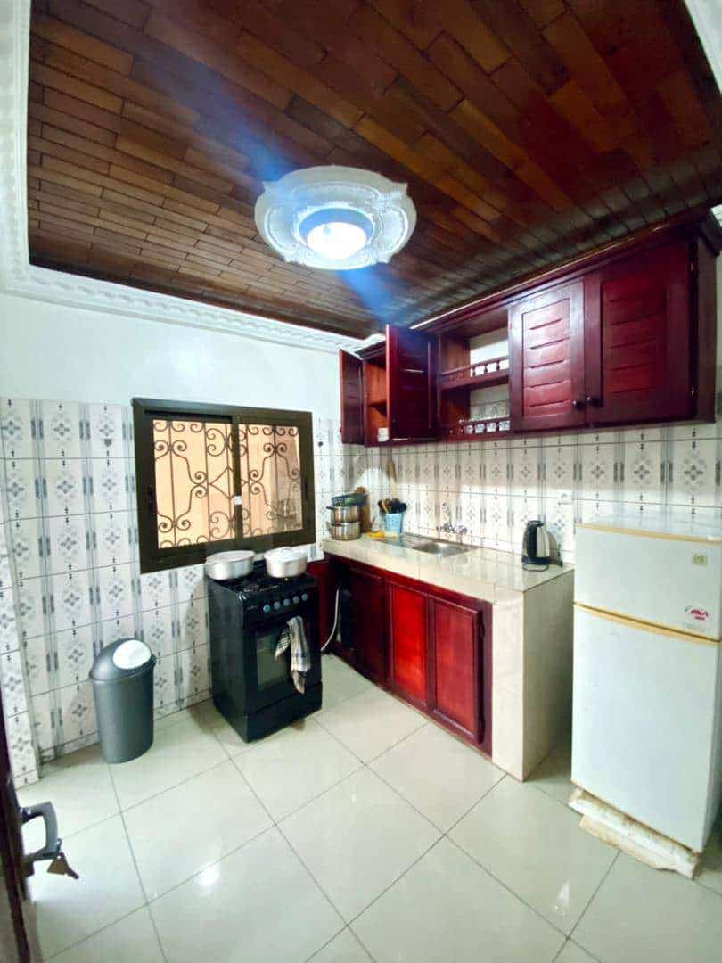 Maison (Villa) à vendre - Yaoundé, Mfandena, Mfandena - 1 salon(s), 4 chambre(s), 3 salle(s) de bains - 200 000 000 FCFA