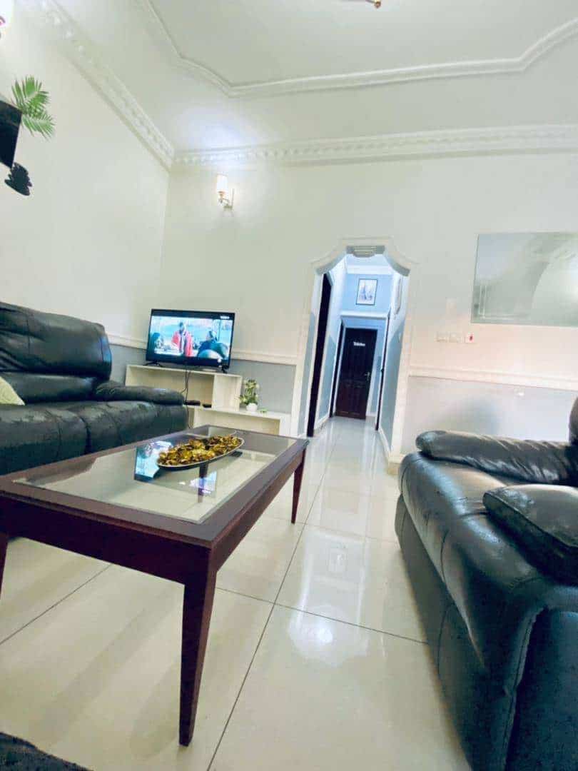 Maison (Villa) à vendre - Yaoundé, Mfandena, Mfandena - 1 salon(s), 4 chambre(s), 3 salle(s) de bains - 200 000 000 FCFA