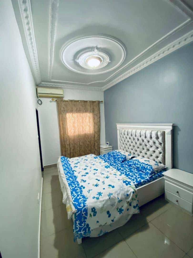 Maison (Villa) à vendre - Yaoundé, Mfandena, Mfandena - 1 salon(s), 4 chambre(s), 3 salle(s) de bains - 200 000 000 FCFA