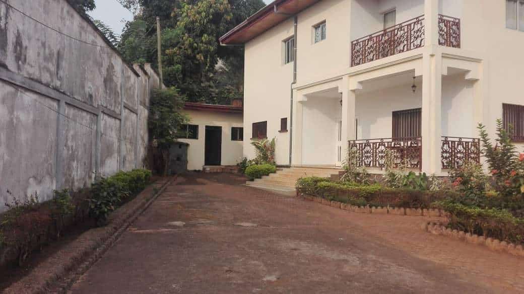 House (Duplex) for sale - Yaoundé, Santa Barbara, Santabarba - 1 living room(s), 5 bedroom(s), 4 bathroom(s) - 180 000 000 FCFA / month