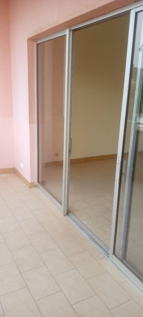 Apartment to rent - Yaoundé, Bastos, Bastos - 1 living room(s), 3 bedroom(s), 3 bathroom(s) - 450 000 FCFA / month
