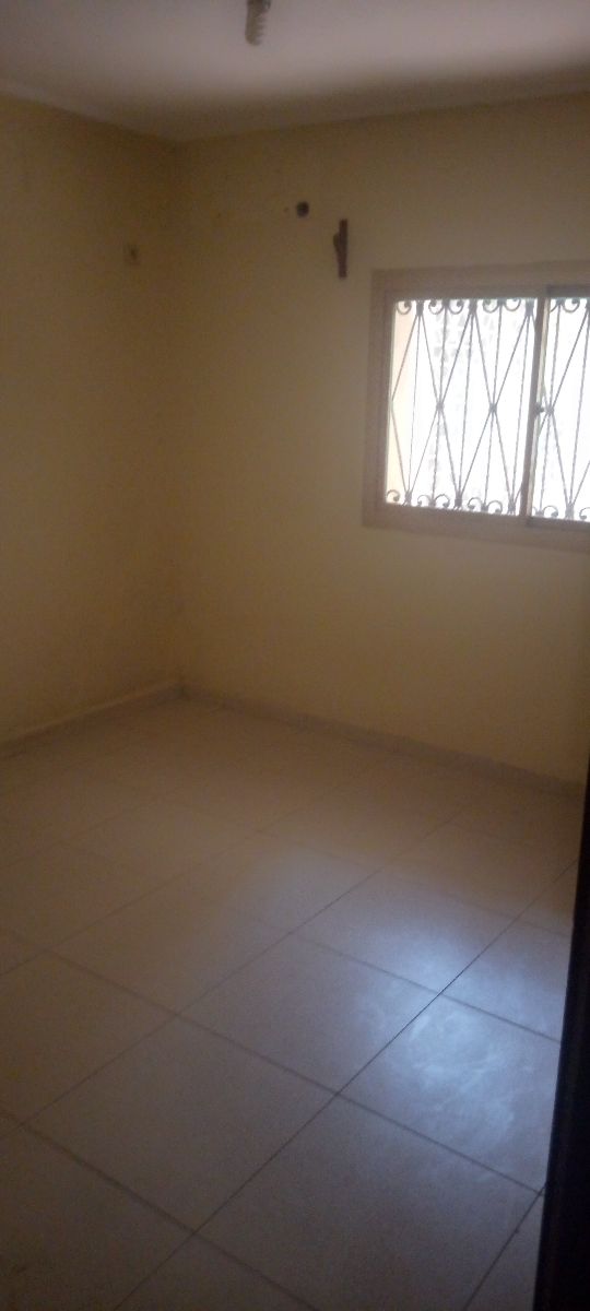 Apartment to rent - Yaoundé, Bastos, Bastos - 1 living room(s), 1 bedroom(s), 1 bathroom(s) - 200 000 FCFA / month