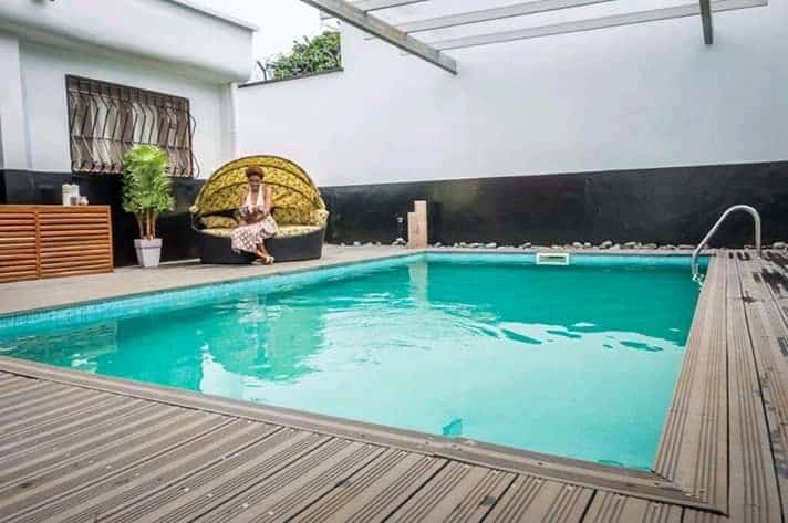 Maison (Villa) à vendre - Yaoundé, Mfandena, Mfandena - 2 salon(s), 6 chambre(s), 4 salle(s) de bains - 400 000 000 FCFA