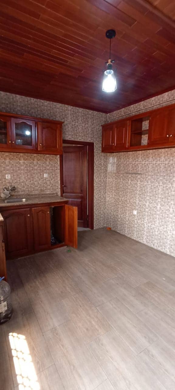 Apartment to rent - Yaoundé, Mfandena, Mfandena - 1 living room(s), 3 bedroom(s), 4 bathroom(s) - 550 000 FCFA / month
