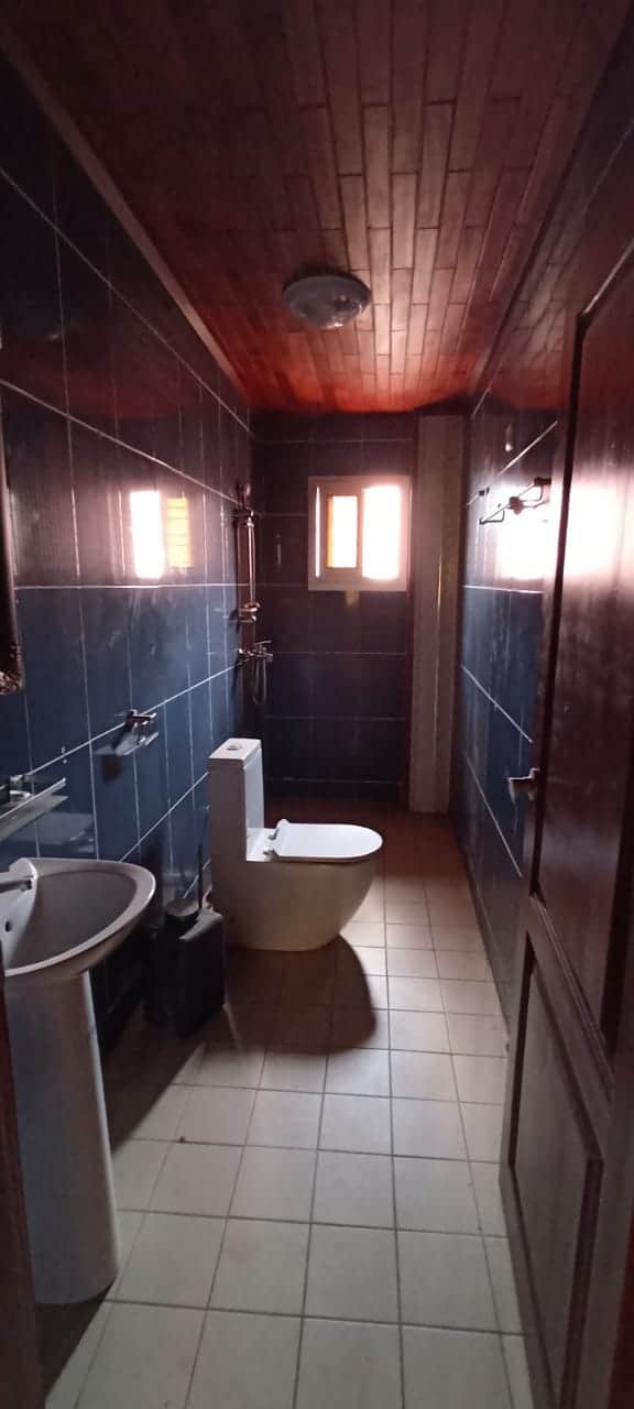 Apartment to rent - Yaoundé, Mfandena, Mfandena - 1 living room(s), 3 bedroom(s), 4 bathroom(s) - 550 000 FCFA / month