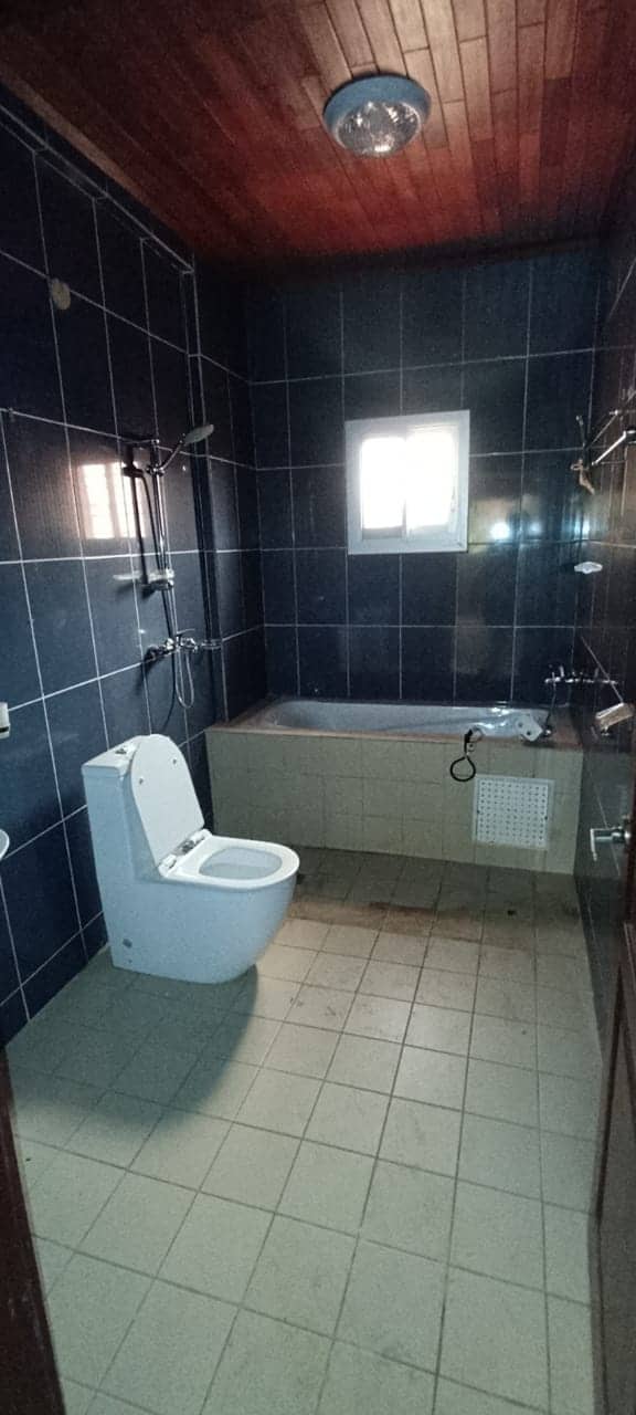 Apartment to rent - Yaoundé, Mfandena, Mfandena - 1 living room(s), 3 bedroom(s), 4 bathroom(s) - 550 000 FCFA / month