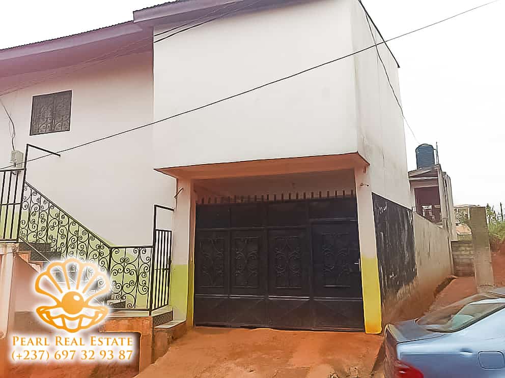 Maison (Villa) à vendre - Yaoundé, Ekoumdoum, Happi, Carrefour pressé-pressé - 1 salon(s), 4 chambre(s), 3 salle(s) de bains - 40 000 000 FCFA