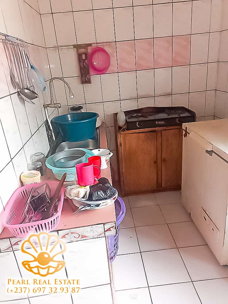 Maison (Villa) à vendre - Yaoundé, Ekoumdoum, Happi, Carrefour pressé-pressé - 1 salon(s), 4 chambre(s), 3 salle(s) de bains - 40 000 000 FCFA