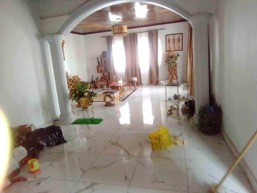 Maison (Villa) à louer - Yaoundé, Mfandena, Titi garage - 1 salon(s), 4 chambre(s), 3 salle(s) de bains - 500 000 FCFA / mois