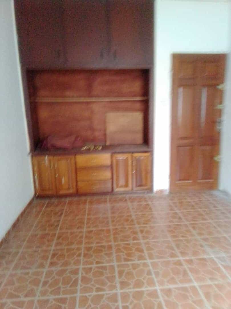 Maison (Villa) à louer - Yaoundé, Mfandena, Titi garage - 1 salon(s), 4 chambre(s), 3 salle(s) de bains - 500 000 FCFA / mois