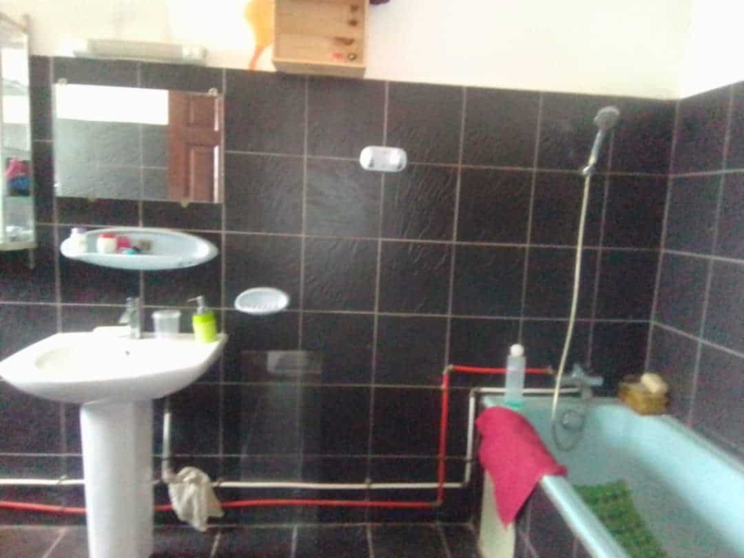 Maison (Villa) à louer - Yaoundé, Mfandena, Titi garage - 1 salon(s), 4 chambre(s), 3 salle(s) de bains - 500 000 FCFA / mois