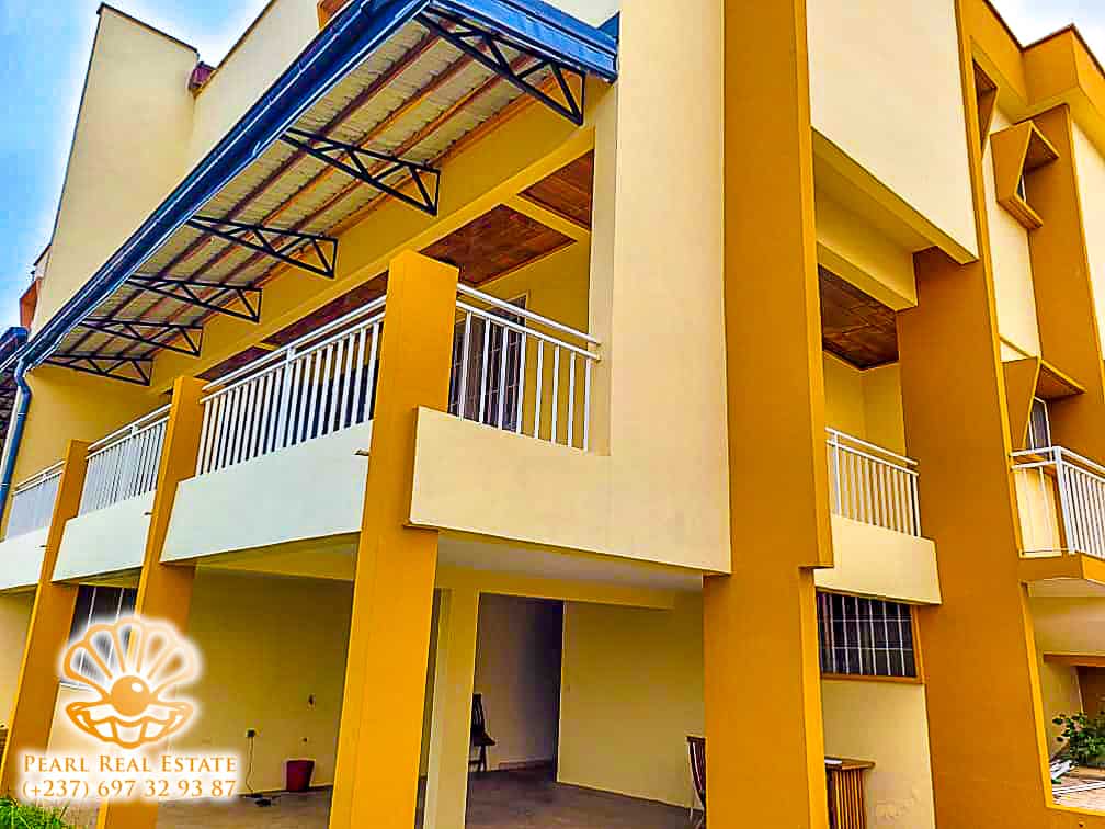 Maison (Villa) à louer - Yaoundé, Bastos, Carrefour Bastos - 1 salon(s), 4 chambre(s), 3 salle(s) de bains - 1 500 000 FCFA / mois