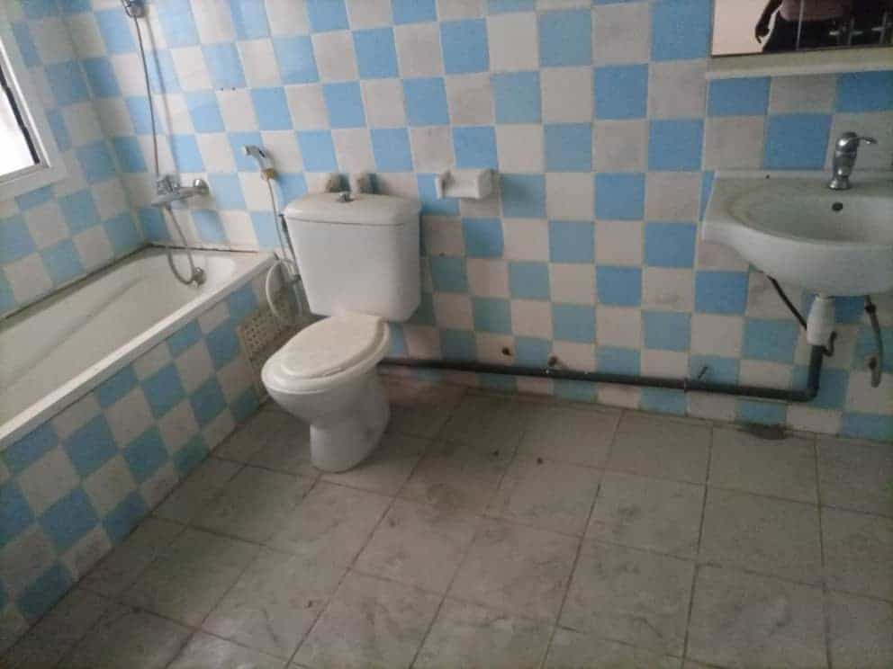 Maison (Villa) à louer - Douala, Bonanjo, centre - 1 salon(s), 4 chambre(s), 3 salle(s) de bains - 1 800 000 FCFA / mois