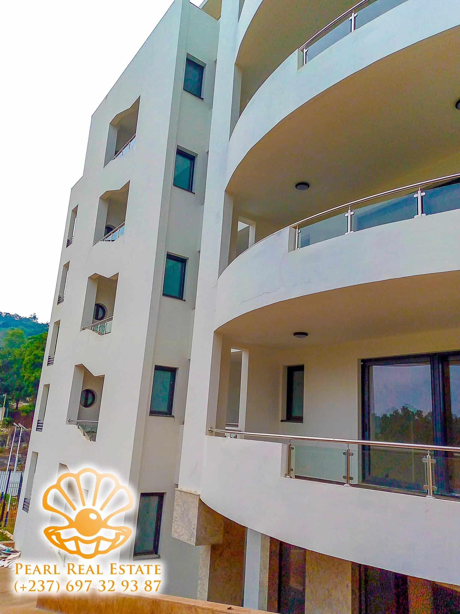 Apartment to rent - Yaoundé, Bastos, Golf - 1 living room(s), 3 bedroom(s), 2 bathroom(s) - 3 000 000 FCFA / month