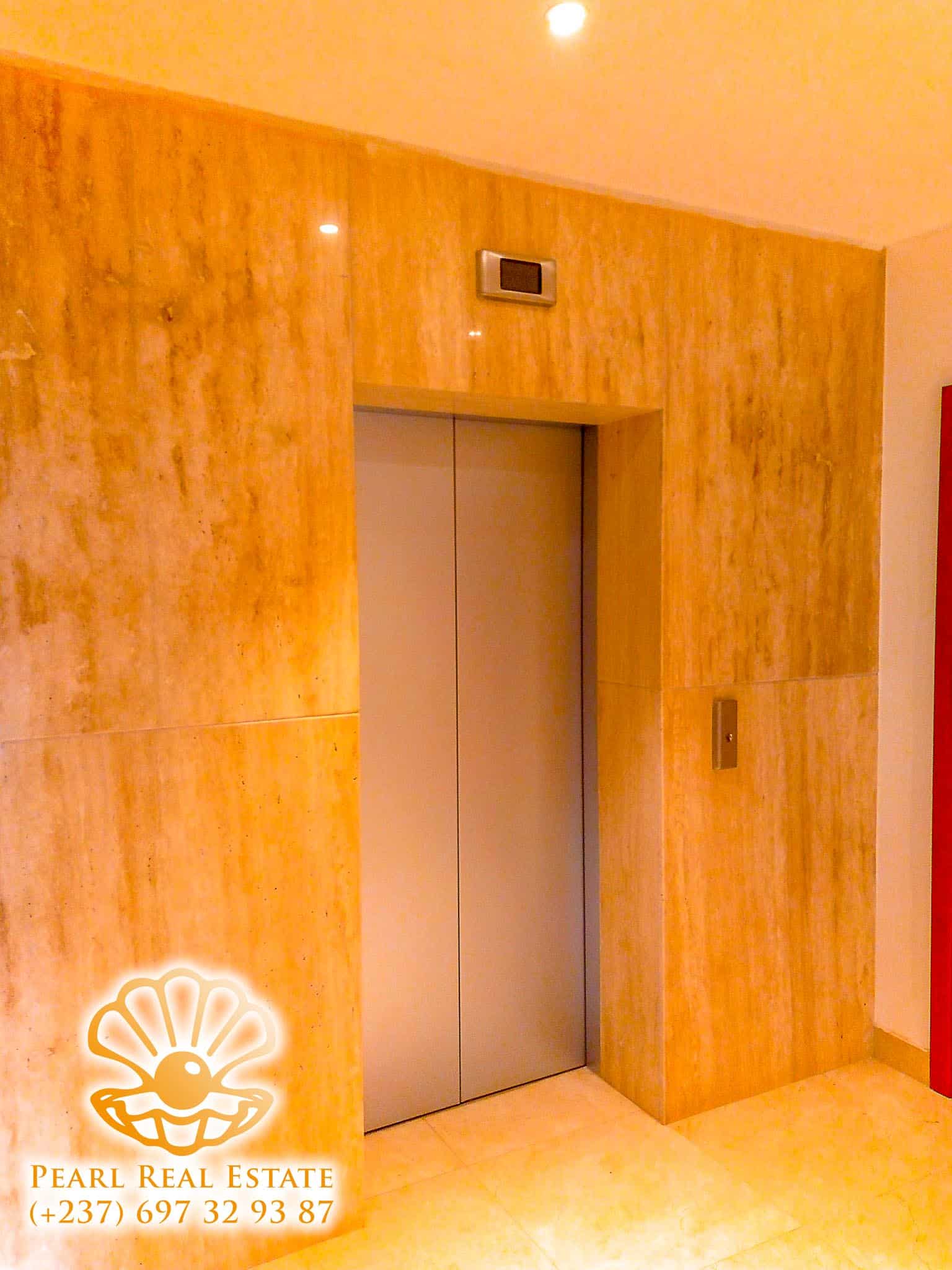 Apartment to rent - Yaoundé, Bastos, Golf - 1 living room(s), 3 bedroom(s), 2 bathroom(s) - 3 000 000 FCFA / month