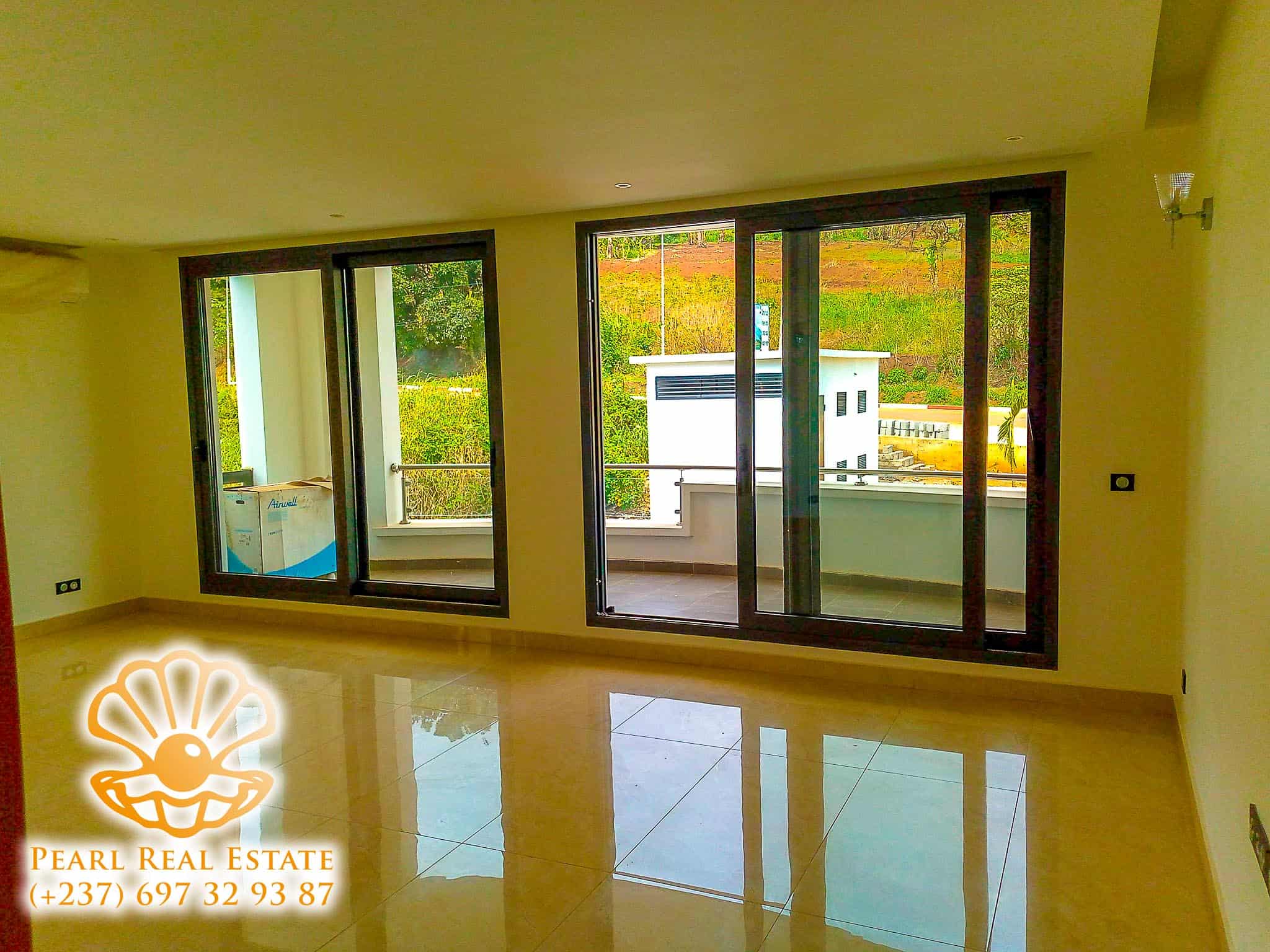 Apartment to rent - Yaoundé, Bastos, Golf - 1 living room(s), 3 bedroom(s), 2 bathroom(s) - 3 000 000 FCFA / month