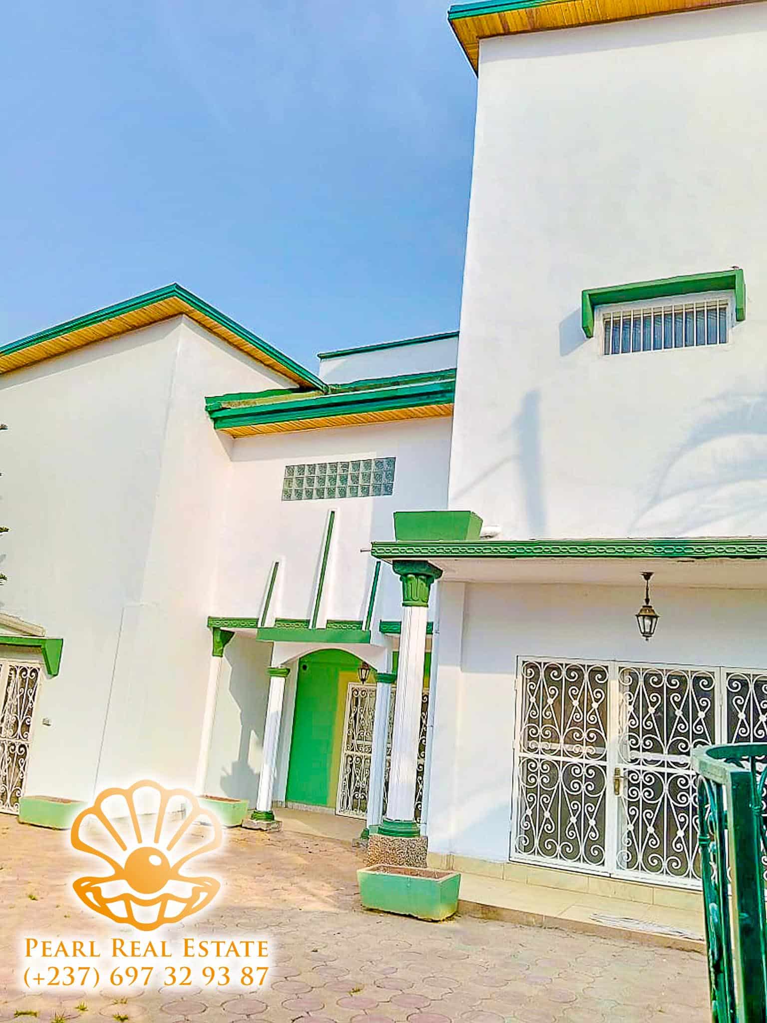 Maison (Villa) à louer - Yaoundé, Bastos, Golf - 1 salon(s), 4 chambre(s), 3 salle(s) de bains - 1 000 000 FCFA / mois