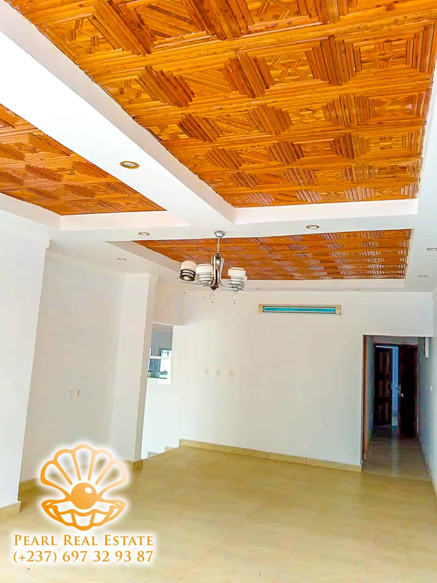 Maison (Villa) à louer - Yaoundé, Bastos, Golf - 1 salon(s), 4 chambre(s), 3 salle(s) de bains - 1 000 000 FCFA / mois