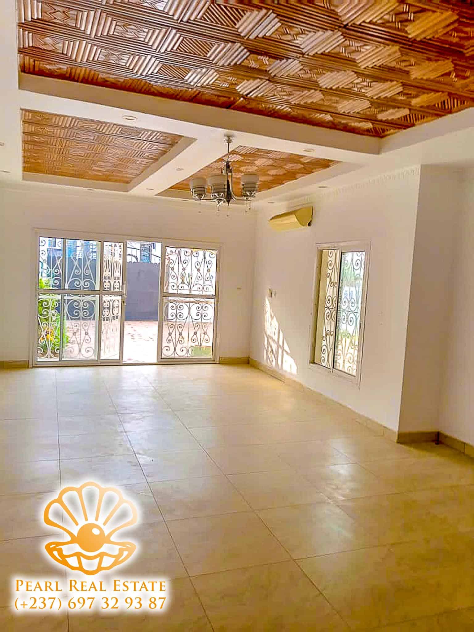 Maison (Villa) à louer - Yaoundé, Bastos, Golf - 1 salon(s), 4 chambre(s), 3 salle(s) de bains - 1 000 000 FCFA / mois