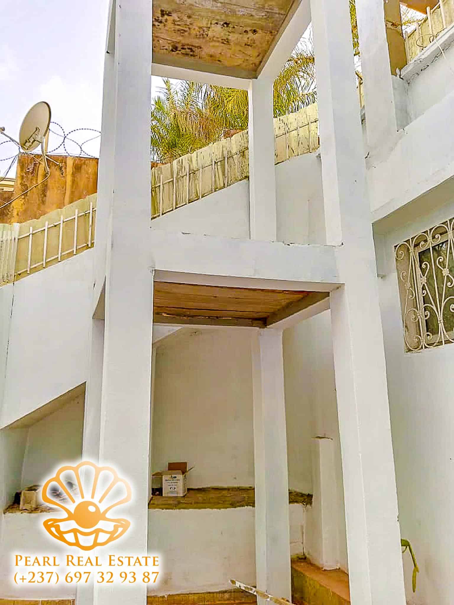 Maison (Villa) à louer - Yaoundé, Bastos, Golf - 1 salon(s), 4 chambre(s), 3 salle(s) de bains - 1 000 000 FCFA / mois
