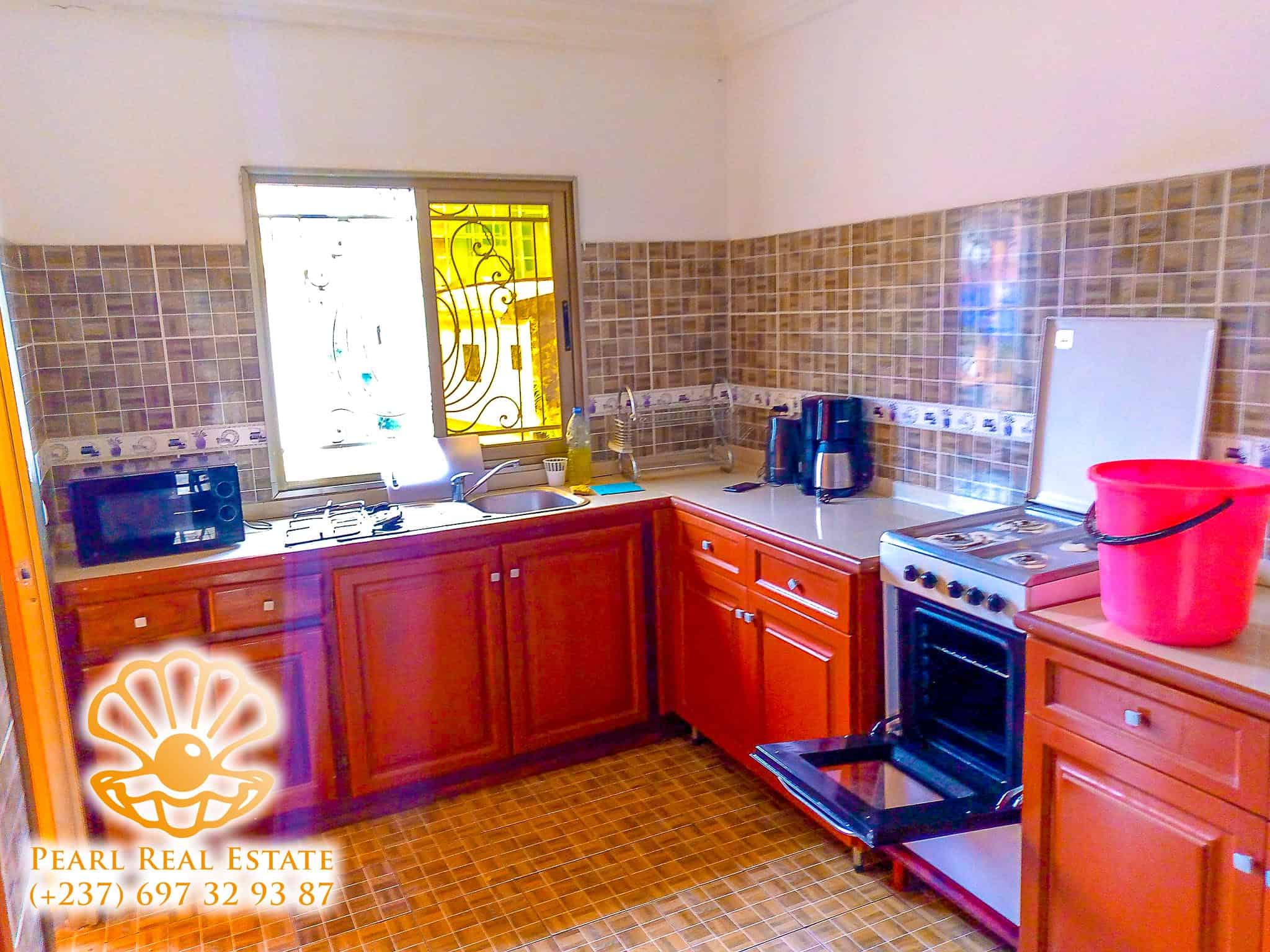 Apartment to rent - Yaoundé, Bastos, Golf - 1 living room(s), 3 bedroom(s), 2 bathroom(s) - 1 000 000 FCFA / month