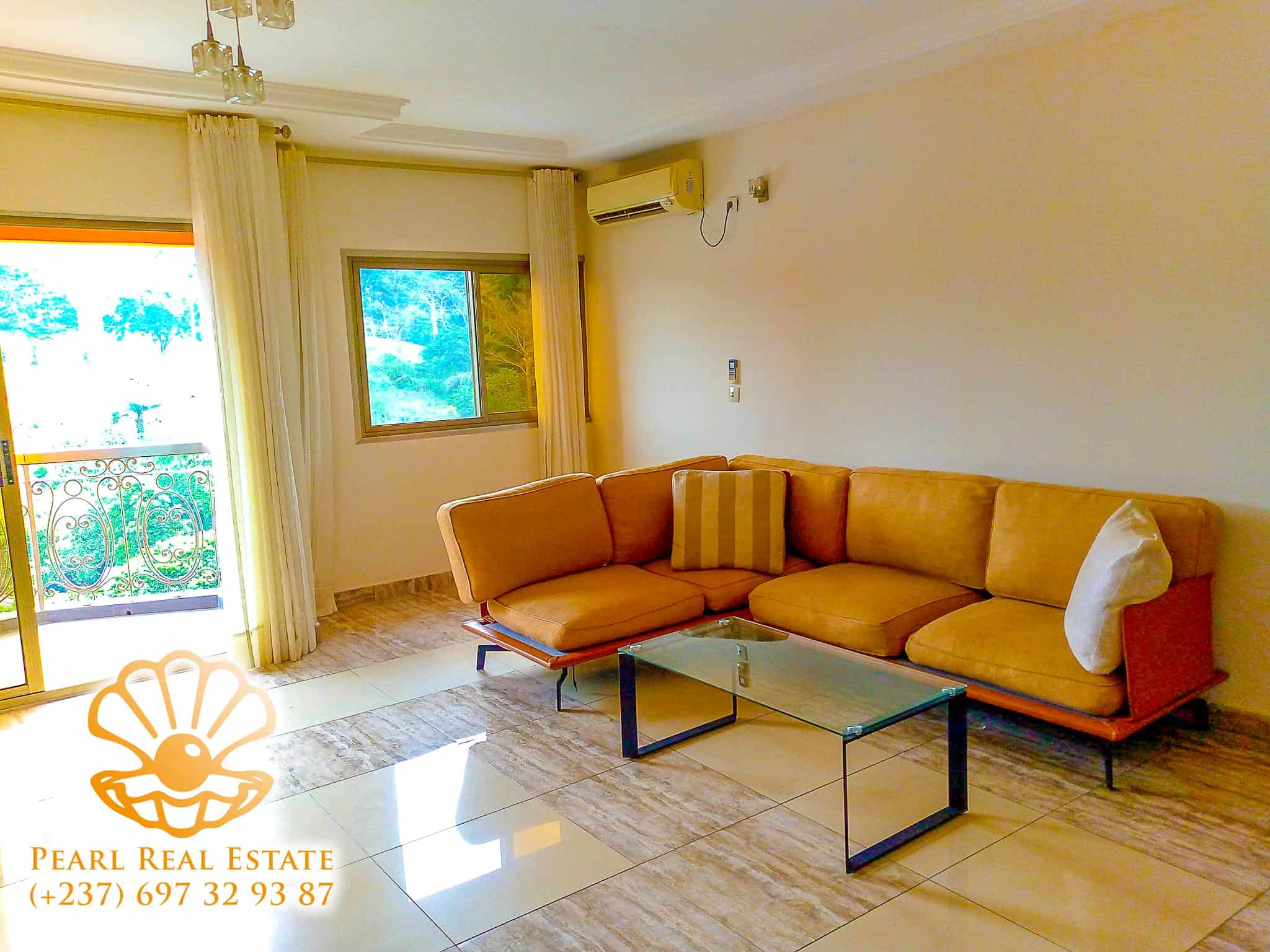 Apartment to rent - Yaoundé, Bastos, Golf - 1 living room(s), 3 bedroom(s), 2 bathroom(s) - 1 000 000 FCFA / month