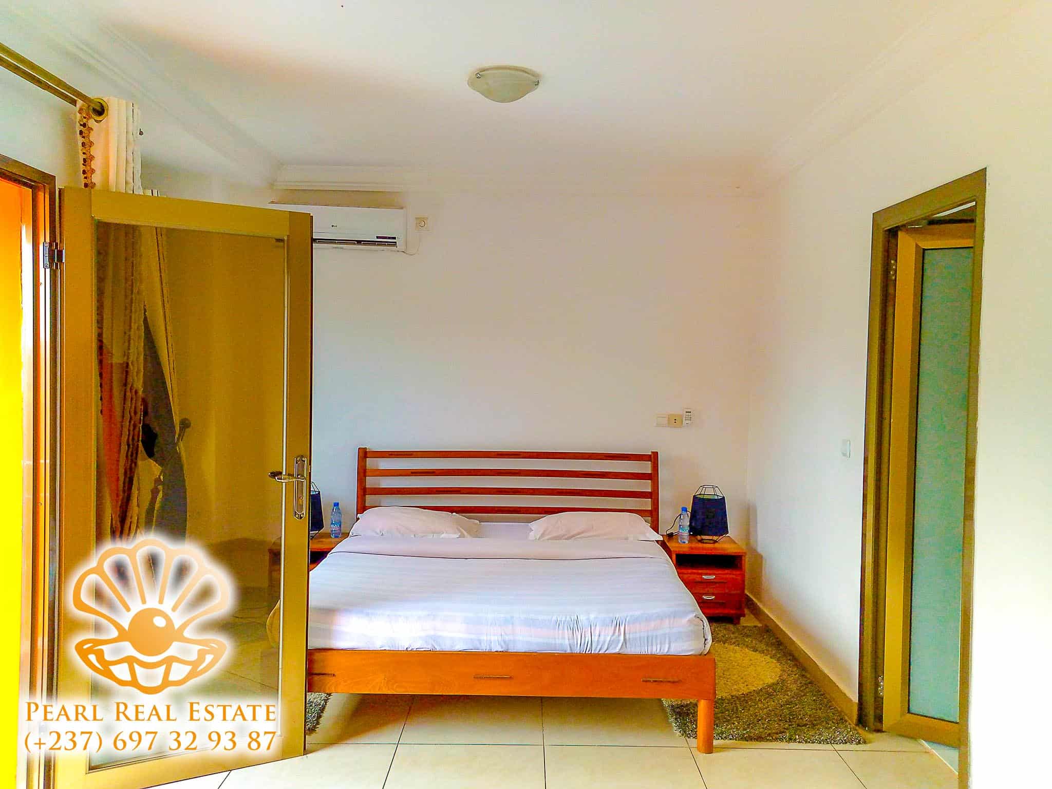 Apartment to rent - Yaoundé, Bastos, Golf - 1 living room(s), 3 bedroom(s), 2 bathroom(s) - 1 000 000 FCFA / month