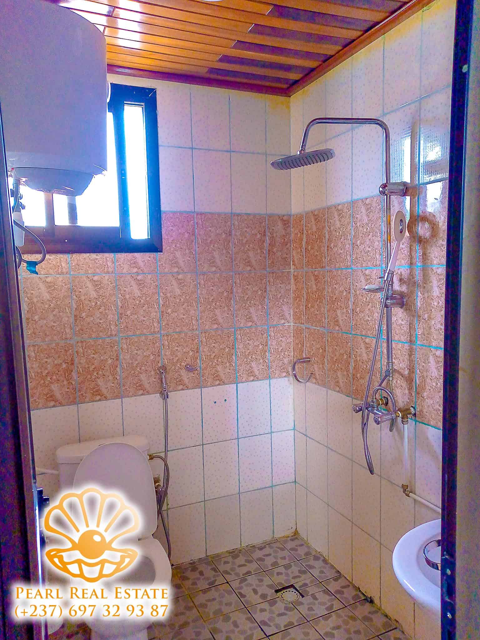 Apartment to rent - Yaoundé, Bastos, Golf - 1 living room(s), 1 bedroom(s), 1 bathroom(s) - 35 000 FCFA / month