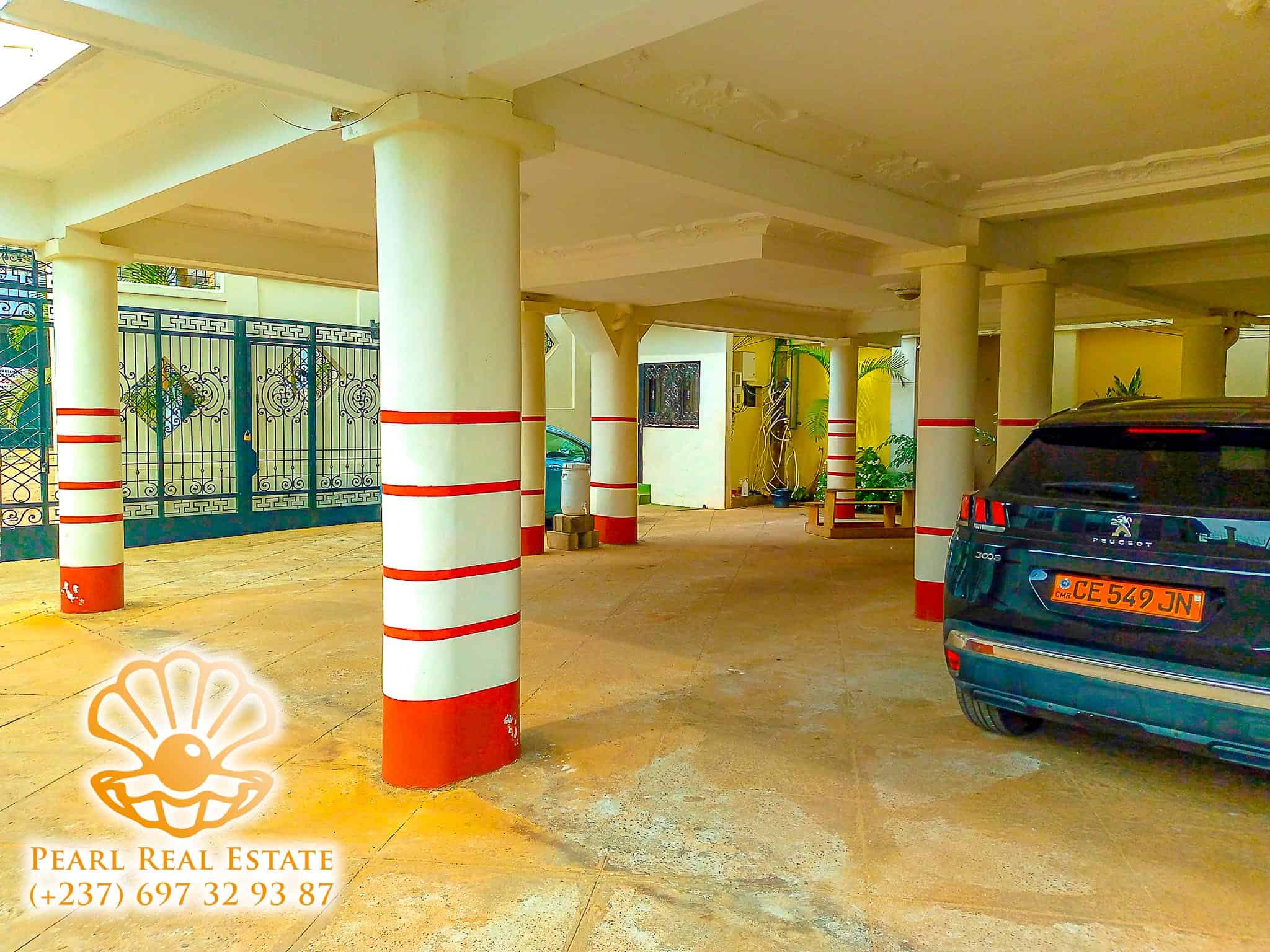 Apartment to rent - Yaoundé, Bastos, Golf - 1 living room(s), 1 bedroom(s), 1 bathroom(s) - 35 000 FCFA / month