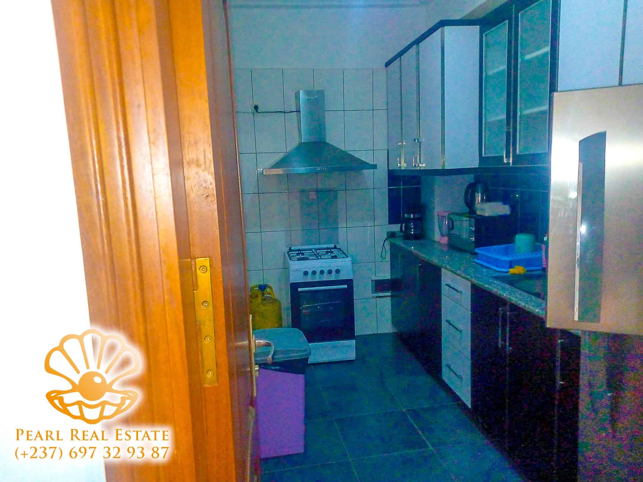 Apartment to rent - Yaoundé, Bastos, Golf - 1 living room(s), 2 bedroom(s), 1 bathroom(s) - 1 500 000 FCFA / month