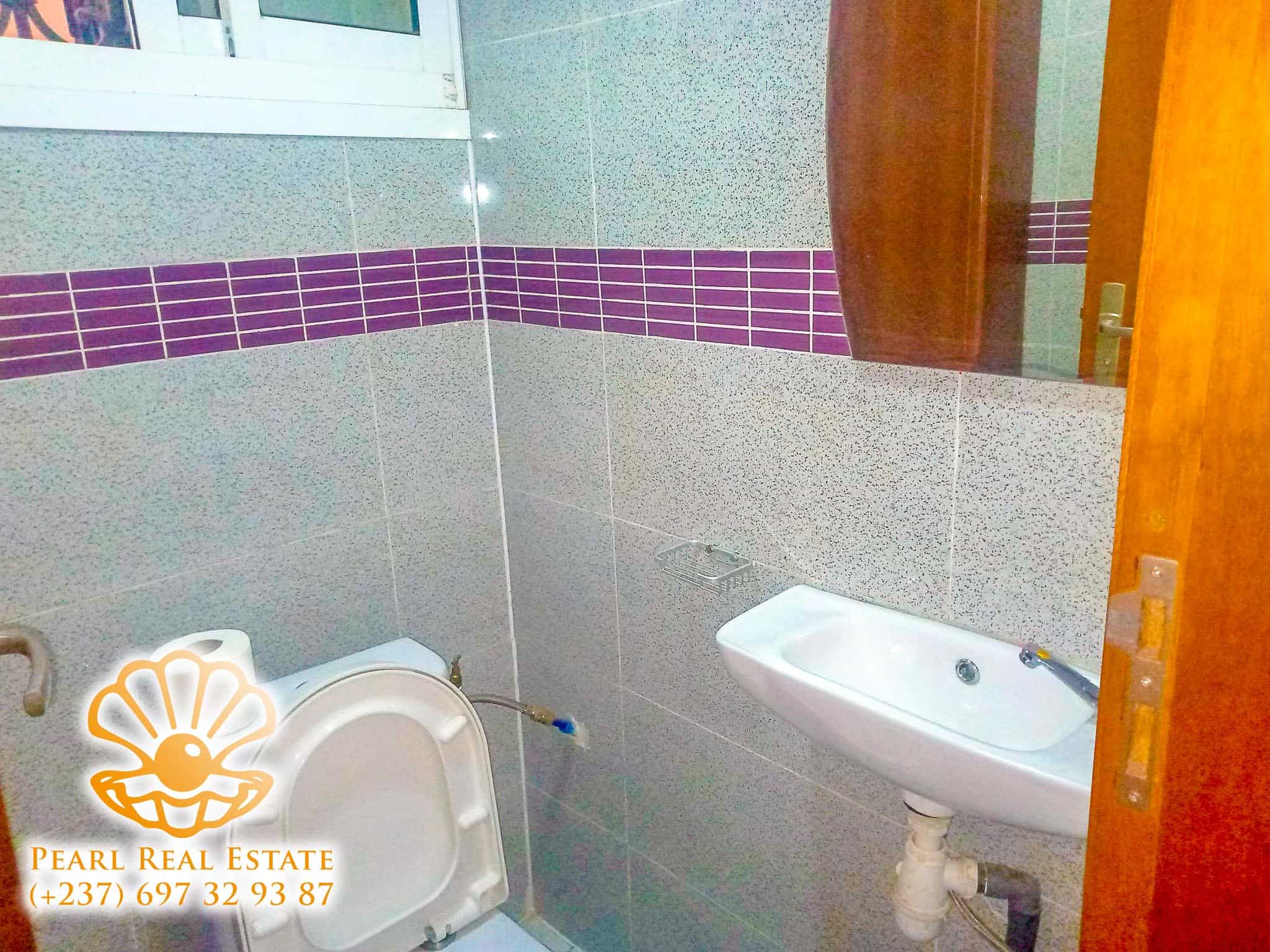 Apartment to rent - Yaoundé, Bastos, Golf - 1 living room(s), 2 bedroom(s), 1 bathroom(s) - 1 500 000 FCFA / month