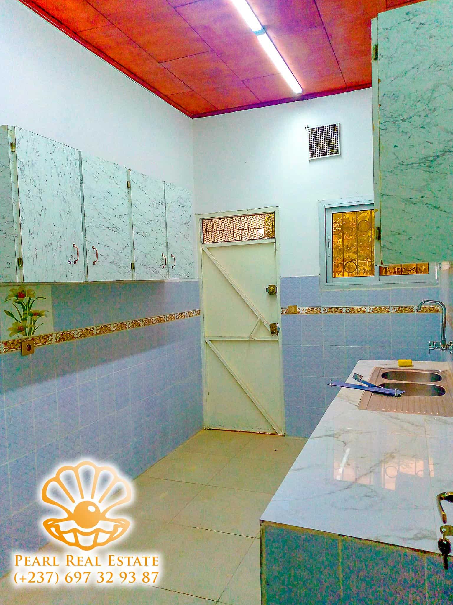 Maison (Villa) à louer - Yaoundé, Bastos, Vallée - 1 salon(s), 4 chambre(s), 3 salle(s) de bains - 1 300 000 FCFA / mois