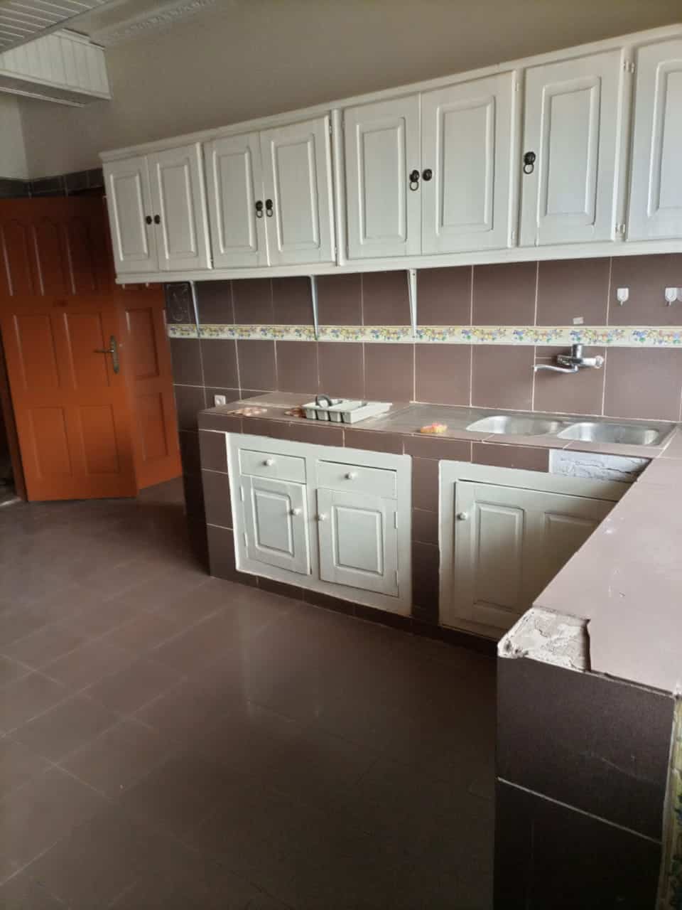 Maison (Duplex) à vendre - Yaoundé, Bastos, Palais de congrès - 2 salon(s), 6 chambre(s), 7 salle(s) de bains - 500 000 000 FCFA