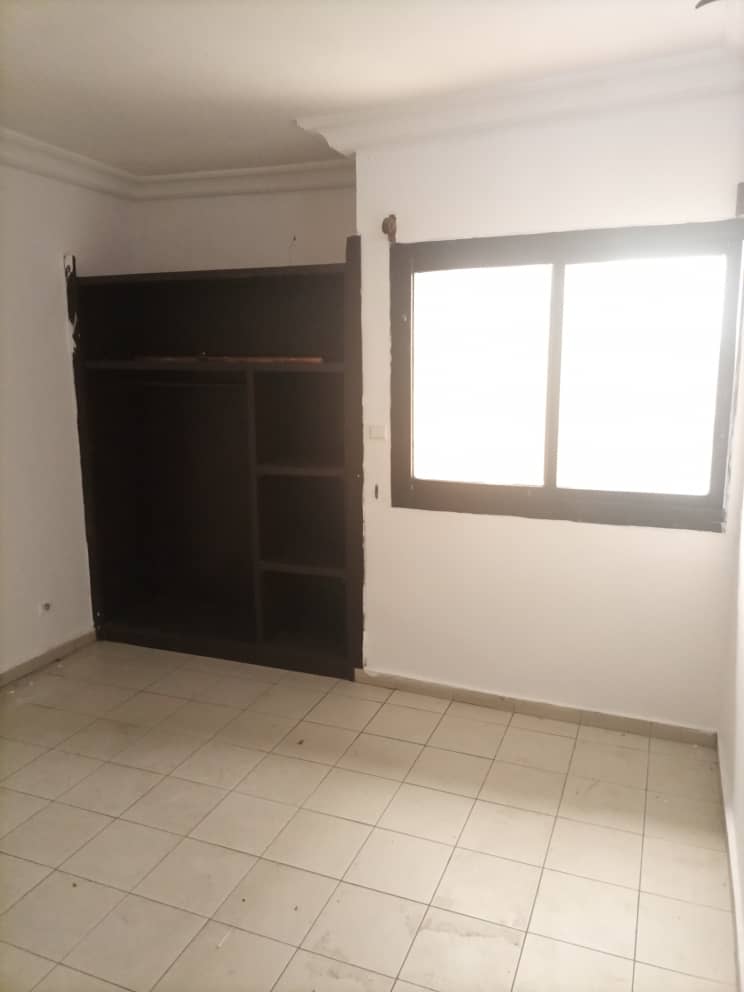 Apartment to rent - Douala, Bali, centre - 1 living room(s), 2 bedroom(s), 1 bathroom(s) - 400 000 FCFA / month