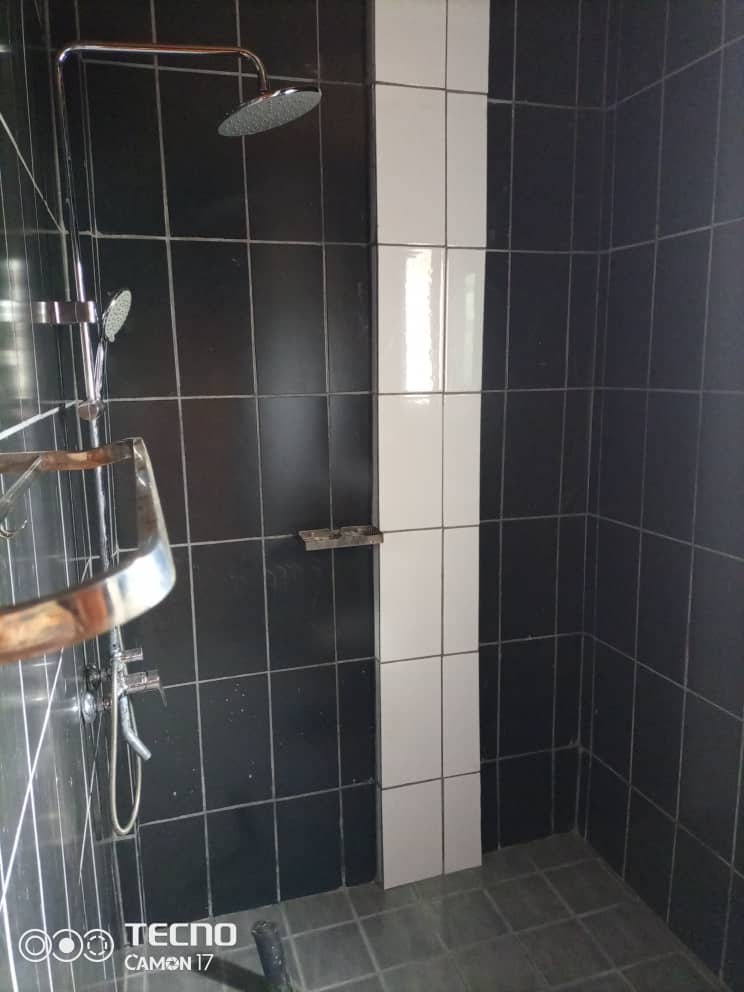 Apartment to rent - Douala, Bonapriso, centre - 1 living room(s), 1 bedroom(s), 1 bathroom(s) - 300 000 FCFA / month