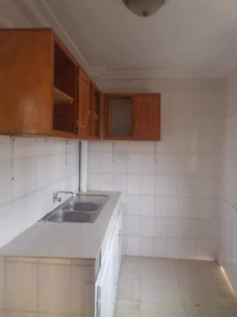 Apartment to rent - Yaoundé, Bastos, Pas loin du rond point - 1 living room(s), 1 bedroom(s), 1 bathroom(s) - 200 000 FCFA / month