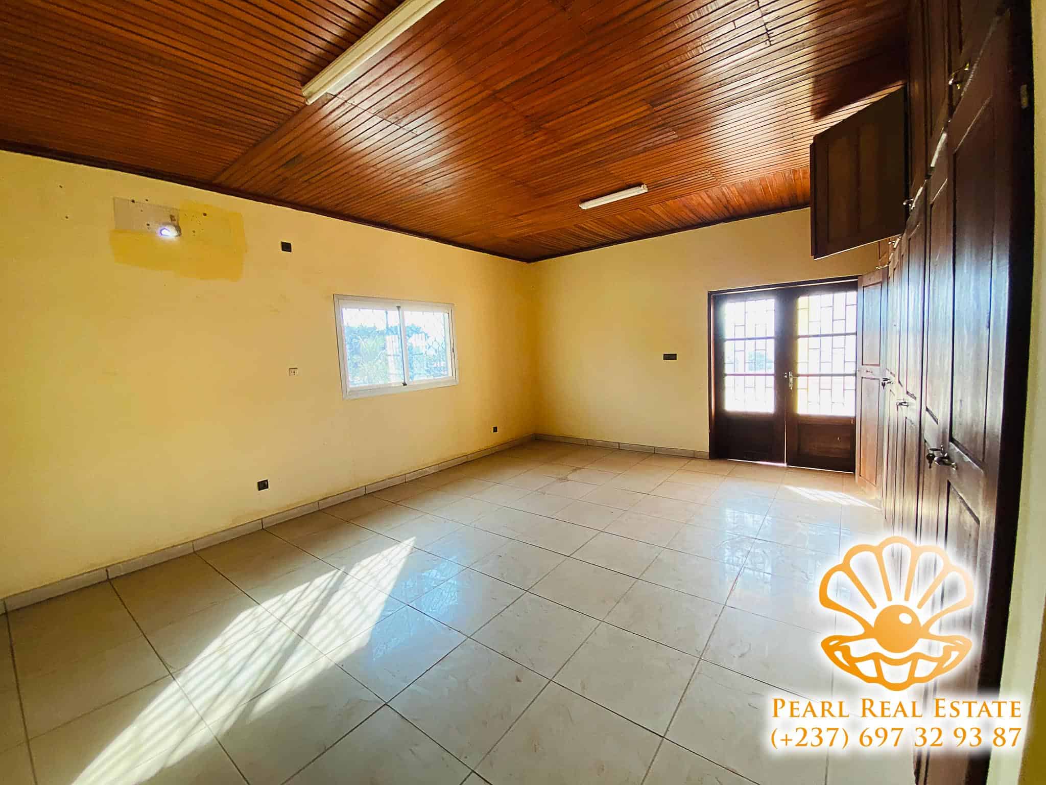 House (Villa) to rent - Yaoundé, Mfandena, Omnisports en face du stade - 1 living room(s), 4 bedroom(s), 3 bathroom(s) - 750 000 FCFA / month