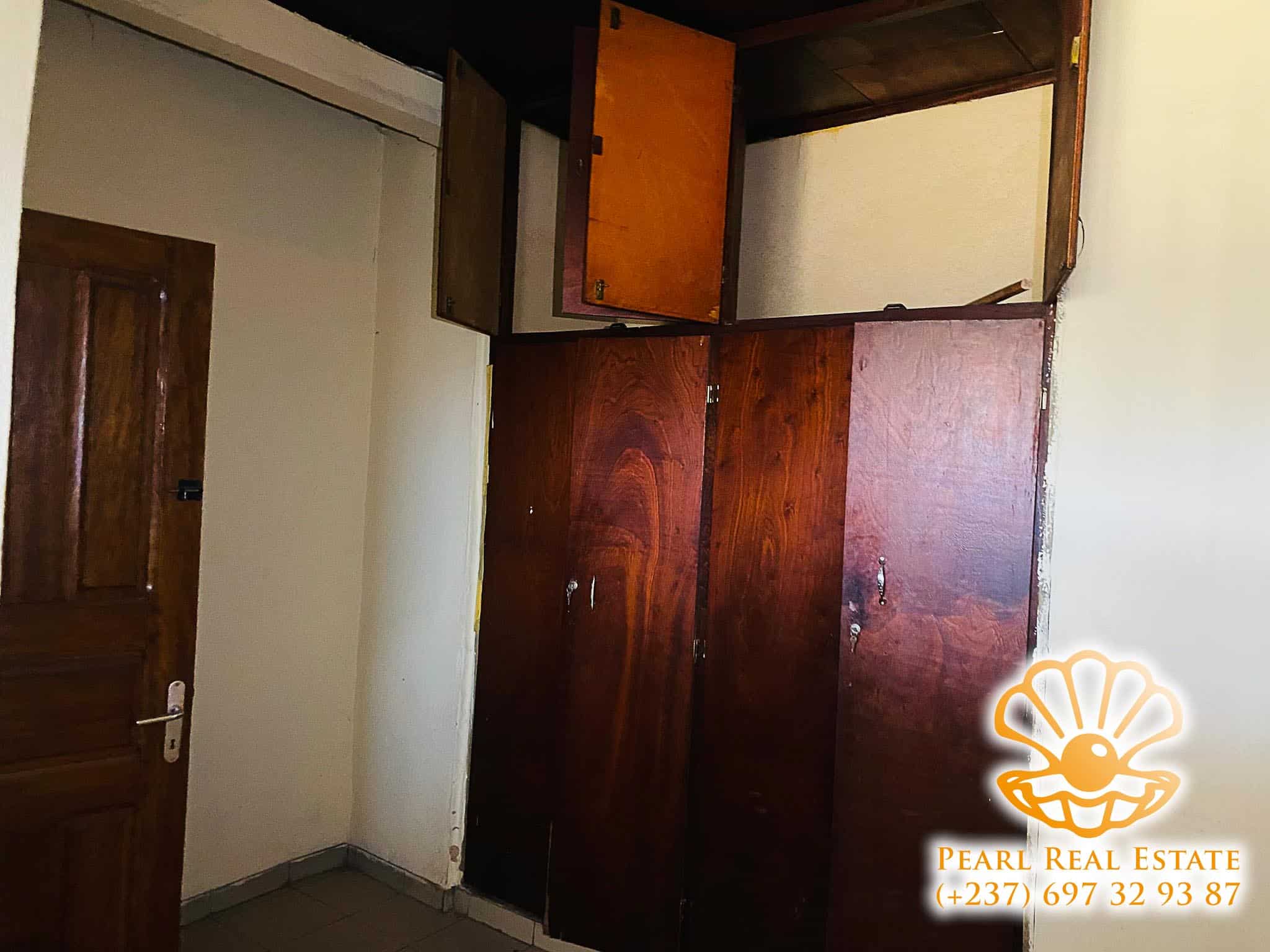 House (Villa) to rent - Yaoundé, Mfandena, Omnisports en face du stade - 1 living room(s), 4 bedroom(s), 3 bathroom(s) - 750 000 FCFA / month