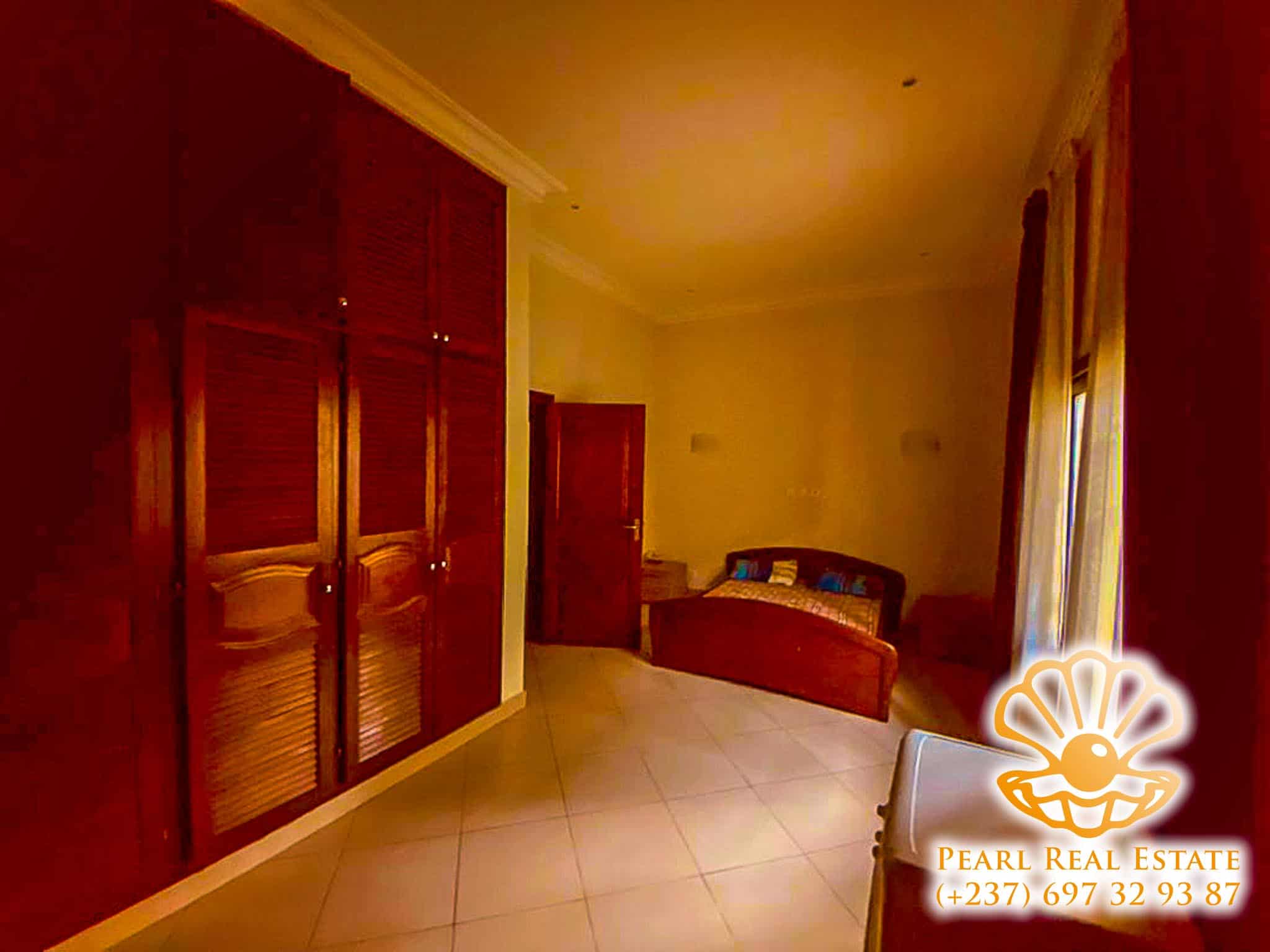 Apartment to rent - Yaoundé, Bastos, Vallée - 1 living room(s), 2 bedroom(s), 1 bathroom(s) - 1 000 000 FCFA / month