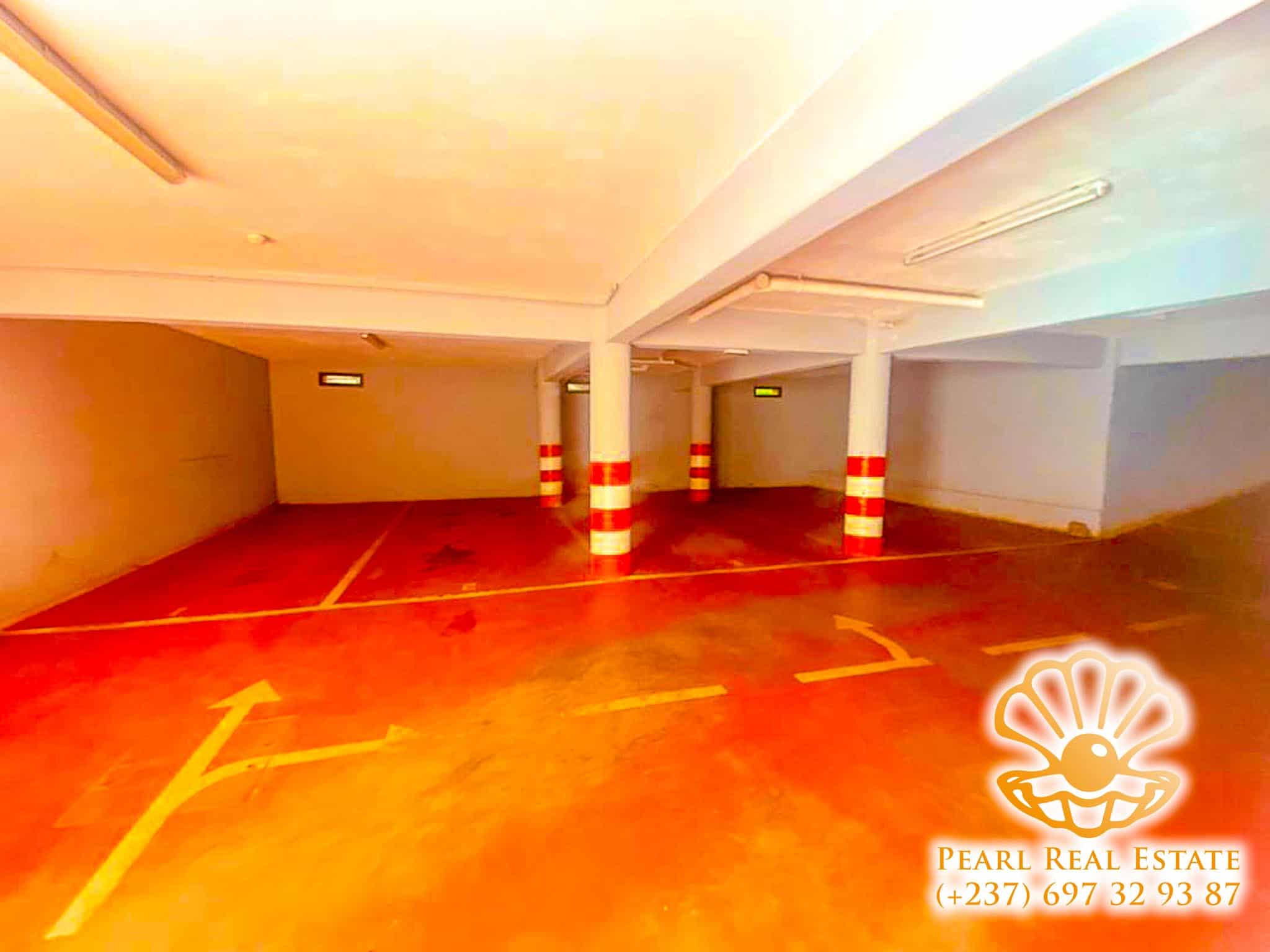 Apartment to rent - Yaoundé, Bastos, Vallée - 1 living room(s), 2 bedroom(s), 1 bathroom(s) - 1 000 000 FCFA / month