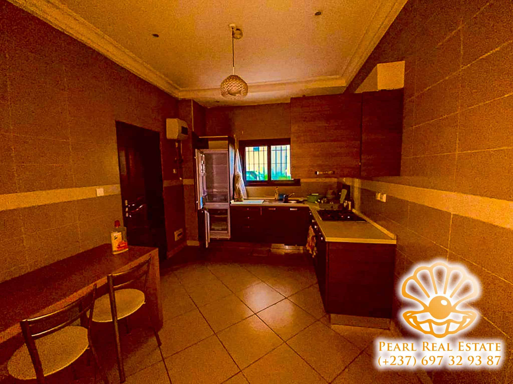 Apartment to rent - Yaoundé, Bastos, Vallée - 1 living room(s), 2 bedroom(s), 1 bathroom(s) - 1 000 000 FCFA / month